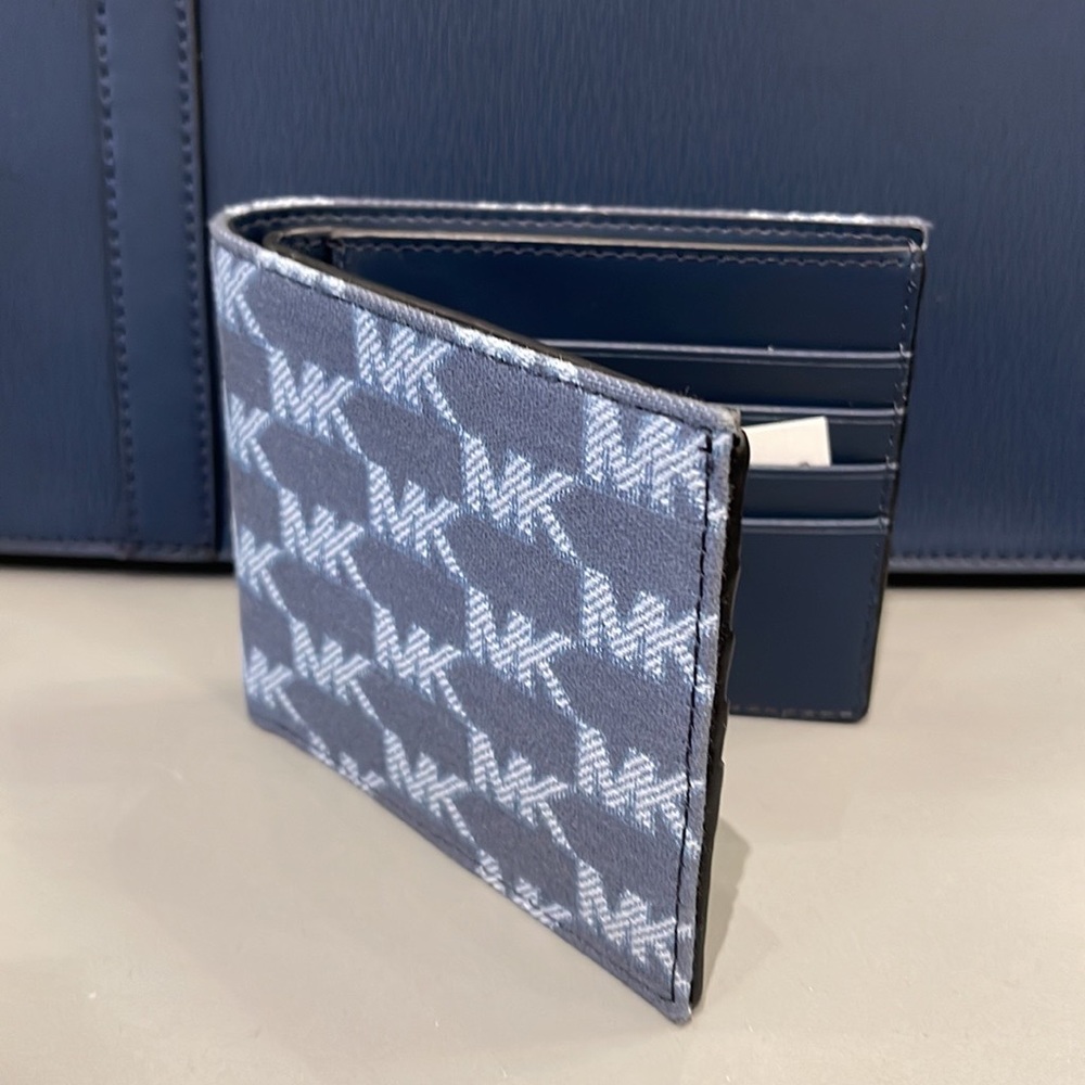 Michael Kors Men’s Women’s Cooper Logo Fabric Billfold Wallet Navy Multi NWT - Picture 7 of 16
